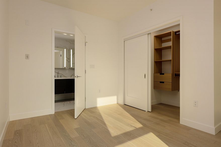 402 2888 Arbutus Street