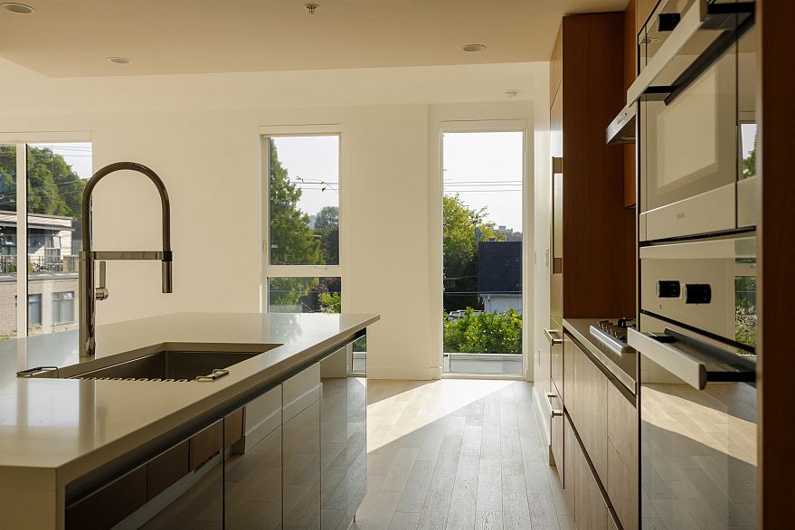 402 2888 Arbutus Street