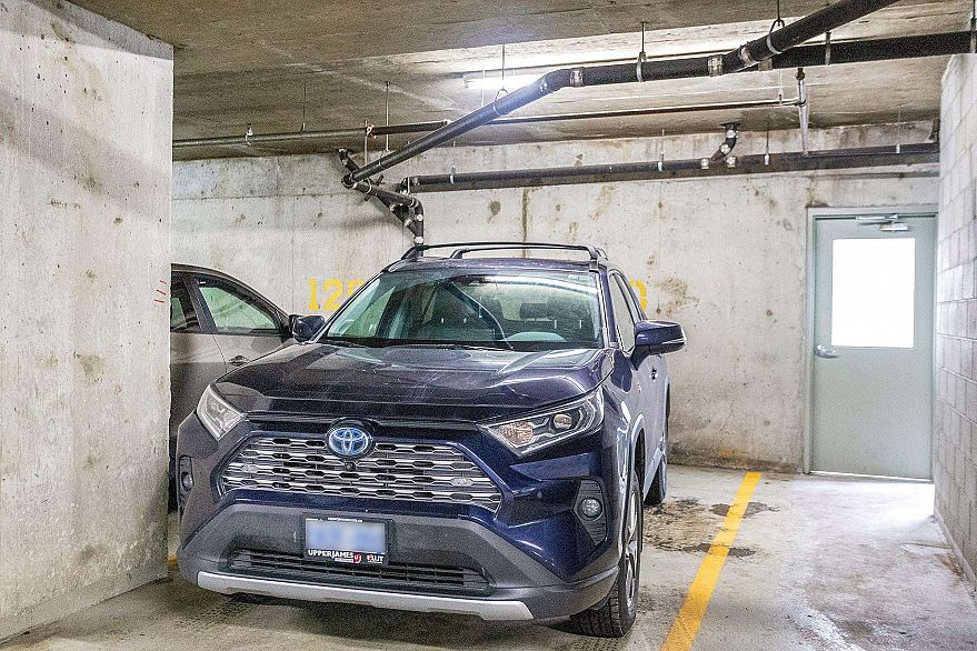 28 2723 E Kent Avenue North