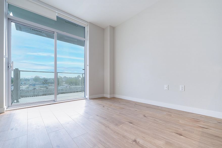 324 3430 E Kent Avenue