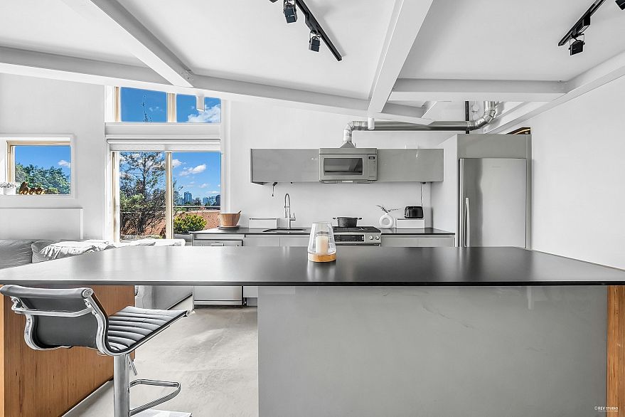 404 1529 W 6th Avenue