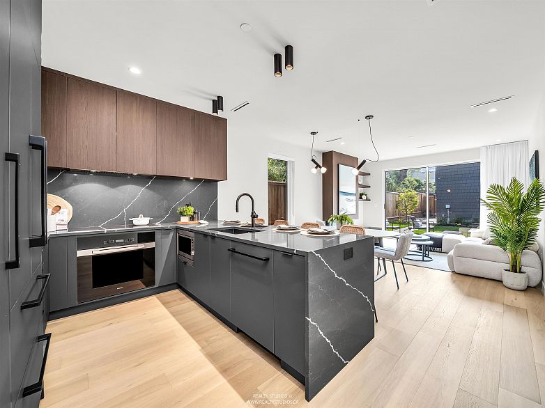 1 1120 E 23rd Avenue