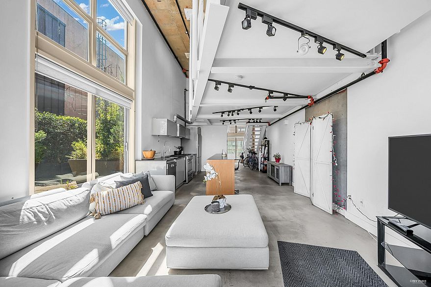 404 1529 W 6th Avenue