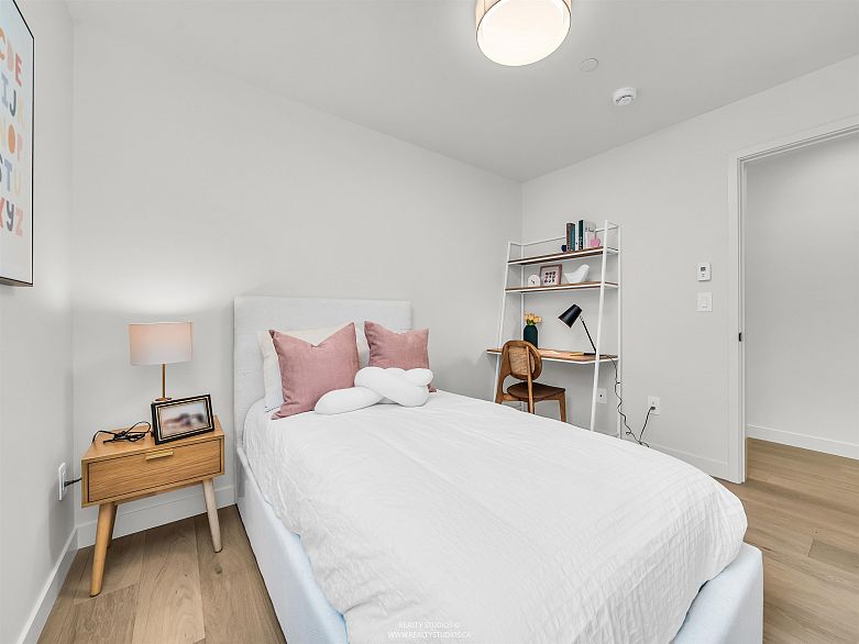 1 1120 E 23rd Avenue