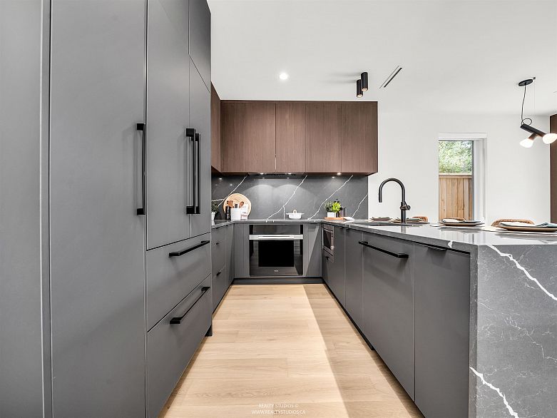 1 1120 E 23rd Avenue