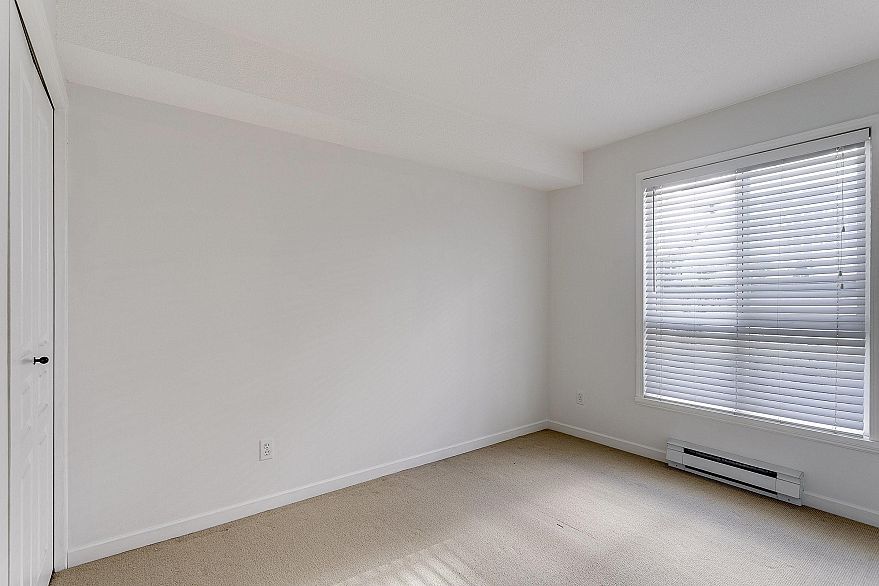 28 2723 E Kent Avenue North