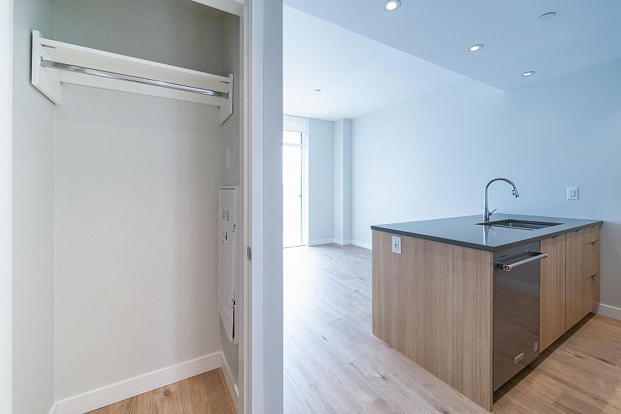 324 3430 E Kent Avenue