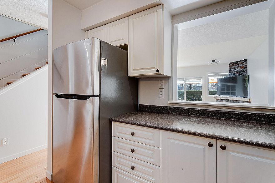 28 2723 E Kent Avenue North