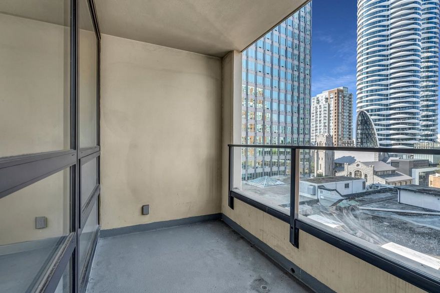 1008 933 Hornby Street