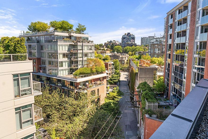 805 209 East 7th Avenue