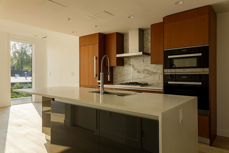 402 2888 Arbutus Street