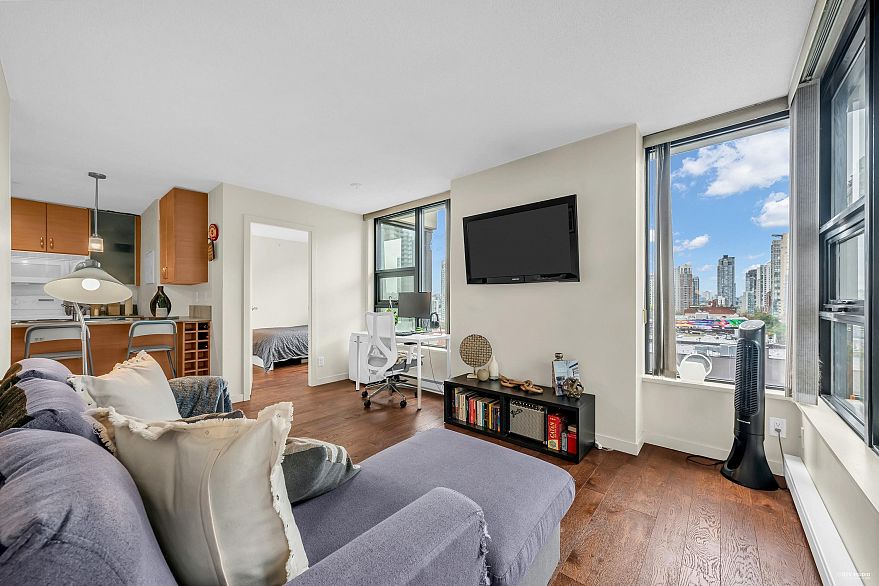 1001 928 Homer Street