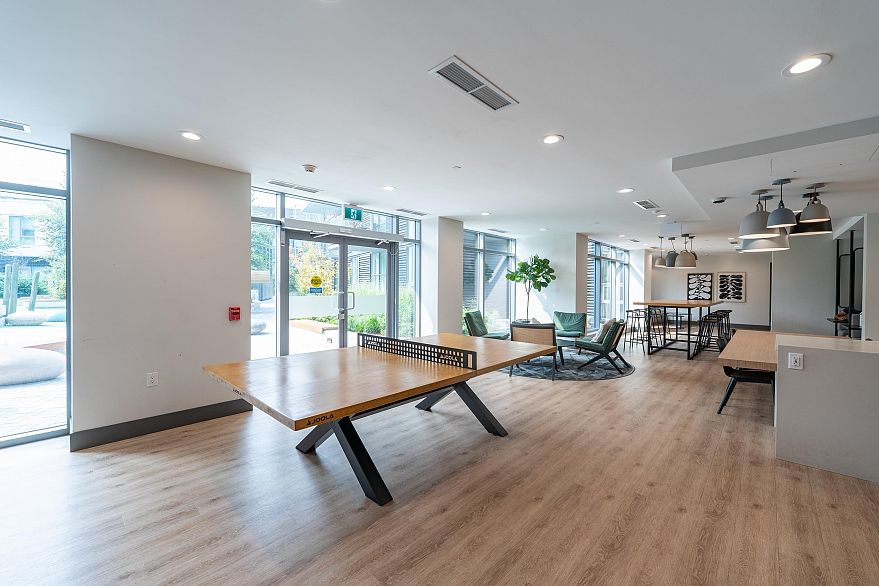 324 3430 E Kent Avenue