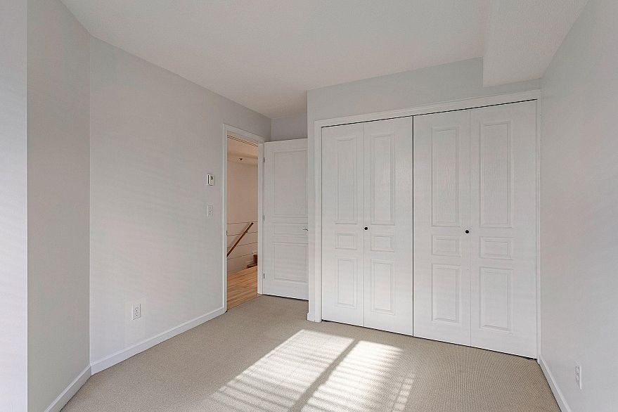 28 2723 E Kent Avenue North