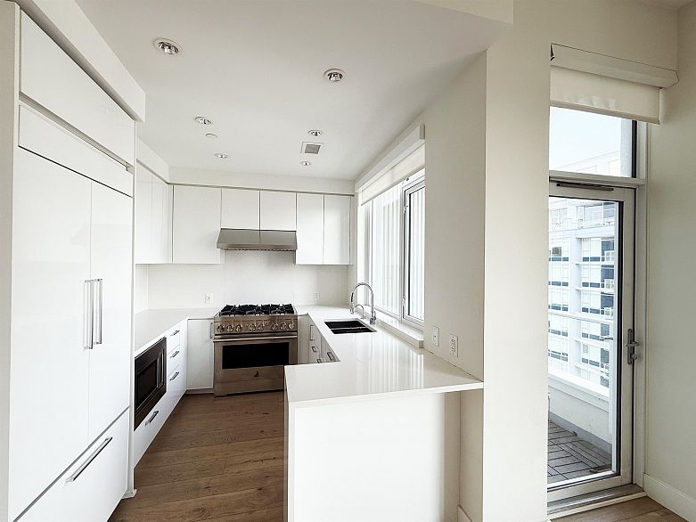 1702 8533 River District Crossing