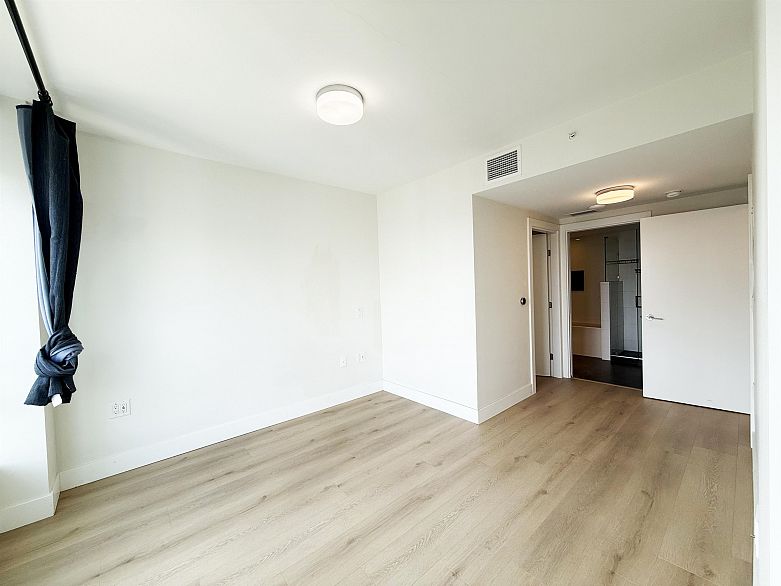 1702 8533 River District Crossing