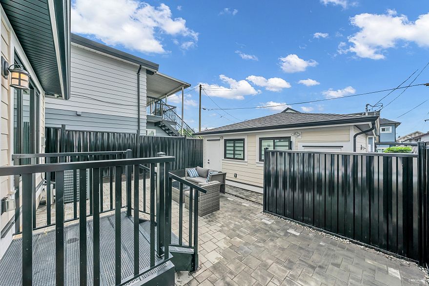 2 3344 Adanac Street