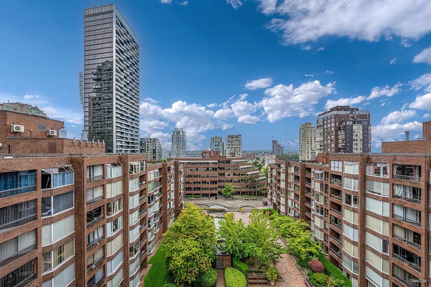 914 950 Drake Street