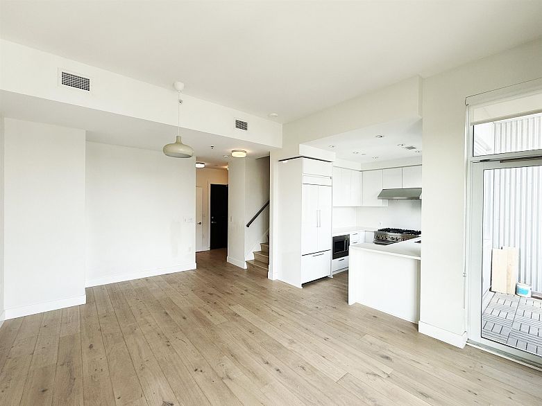 1702 8533 River District Crossing