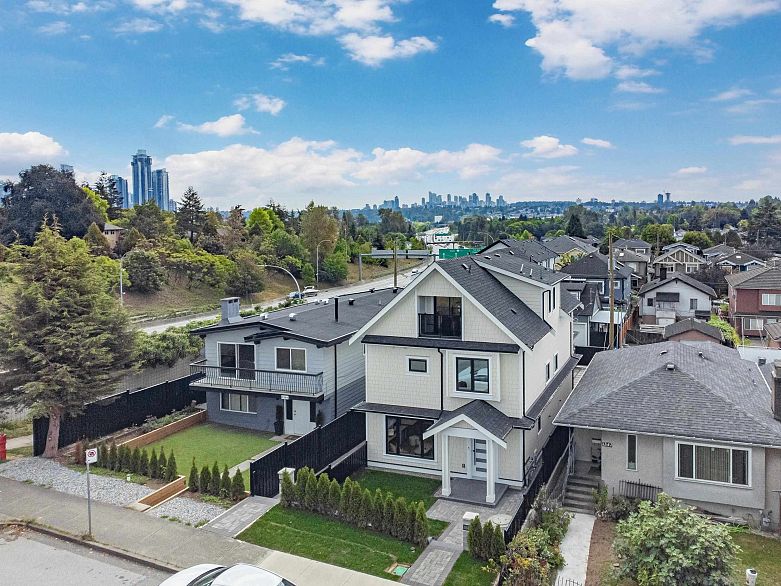 2 3344 Adanac Street