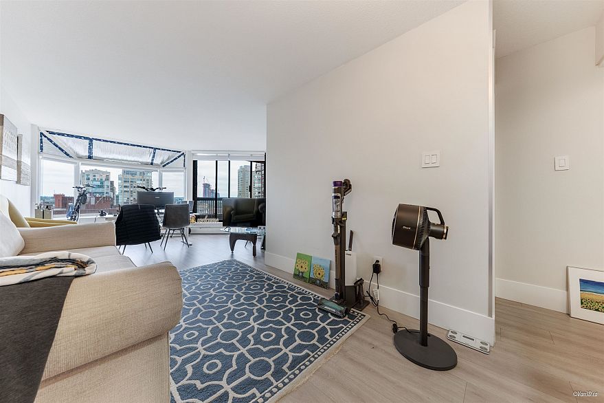 914 950 Drake Street