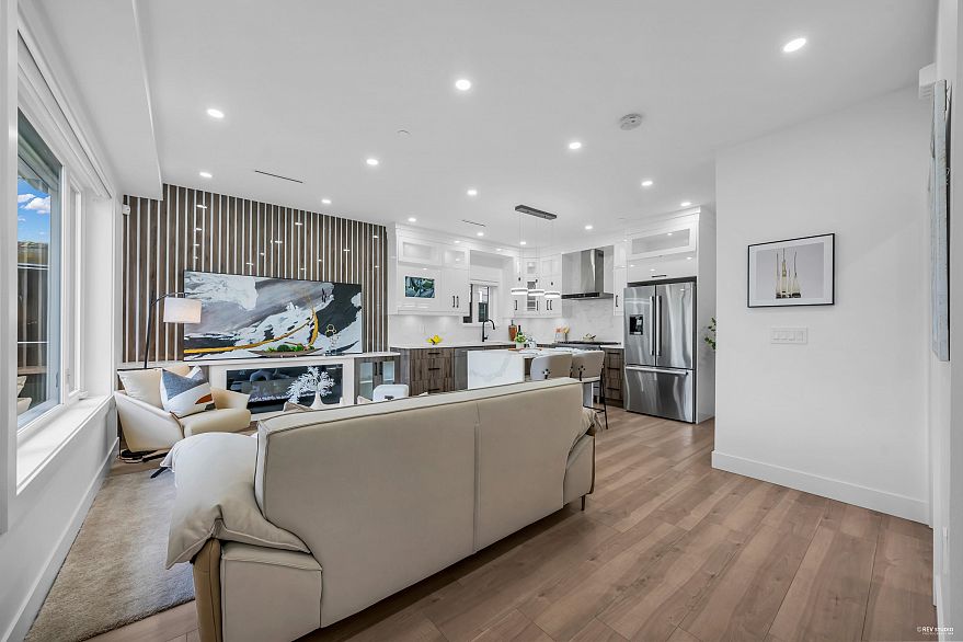 2 3344 Adanac Street