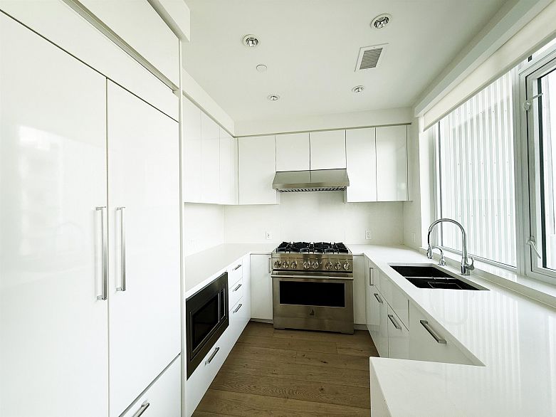 1702 8533 River District Crossing