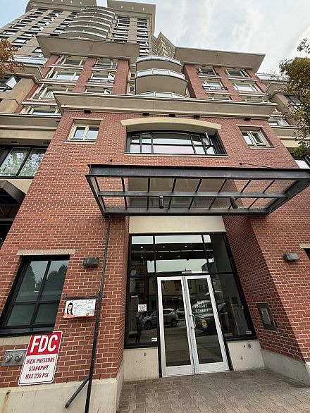 302 4028 Knight Street