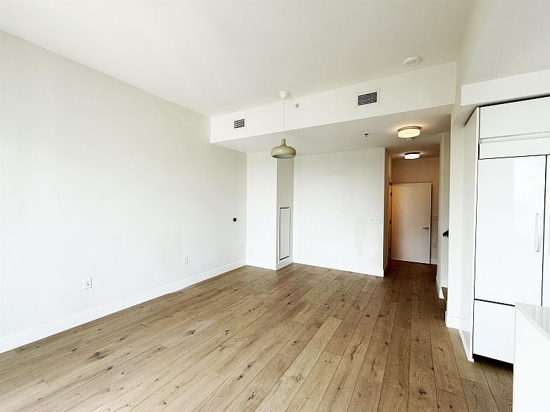 1702 8533 River District Crossing