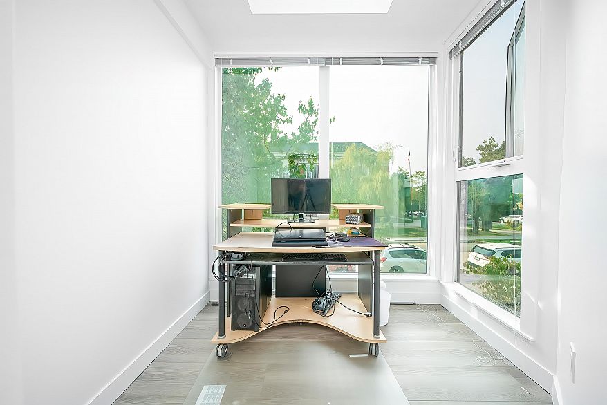 3 488 Jackson Avenue