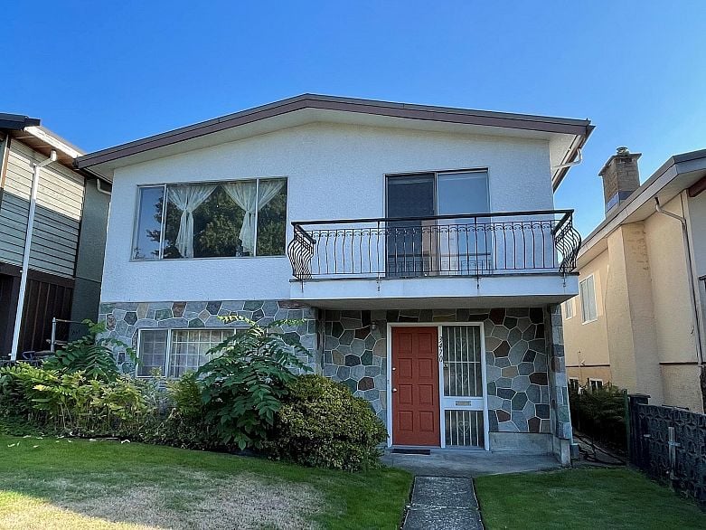 Main 3470 DUNDAS STREET, Vancouver BC V5K 1R8
