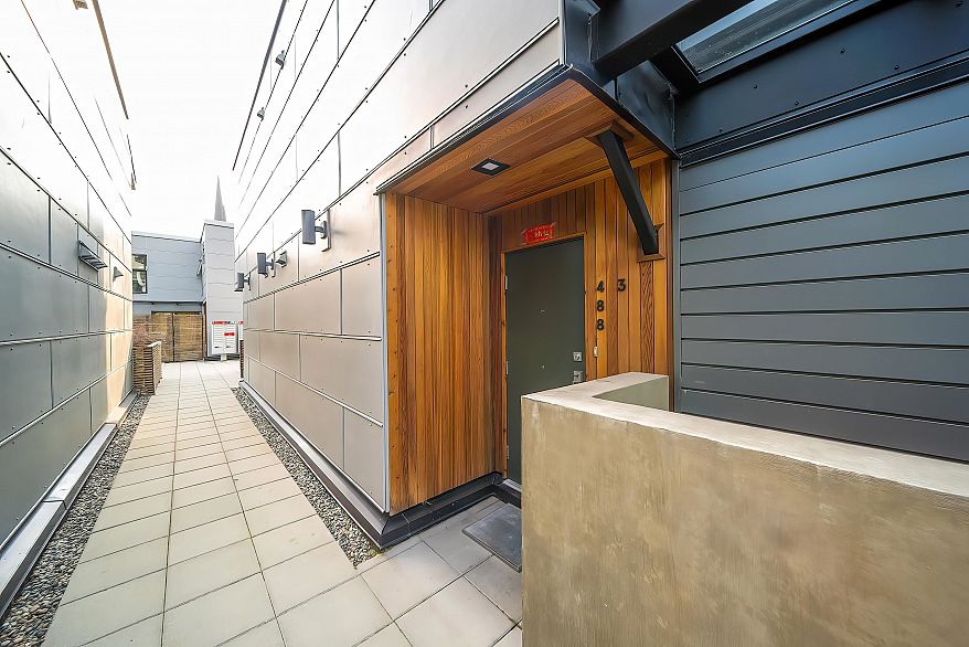 3 488 Jackson Avenue