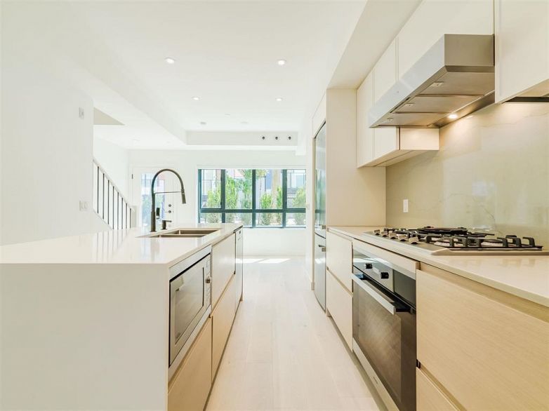 51 550 W 28th Avenue