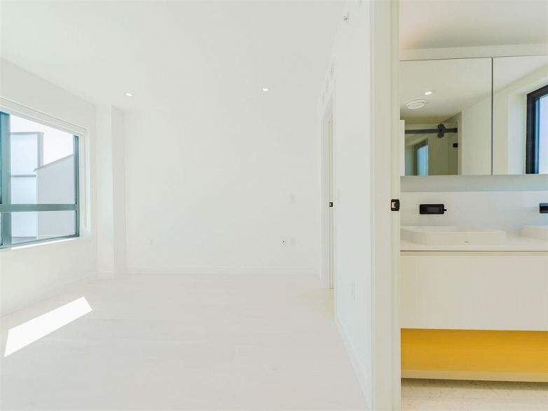 51 550 W 28th Avenue