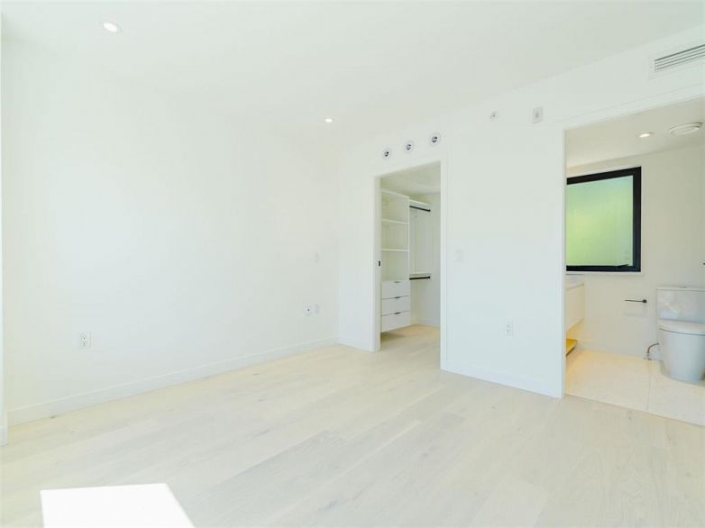 51 550 W 28th Avenue