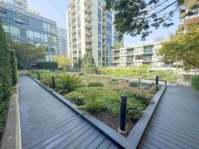 305 1783 Manitoba Street