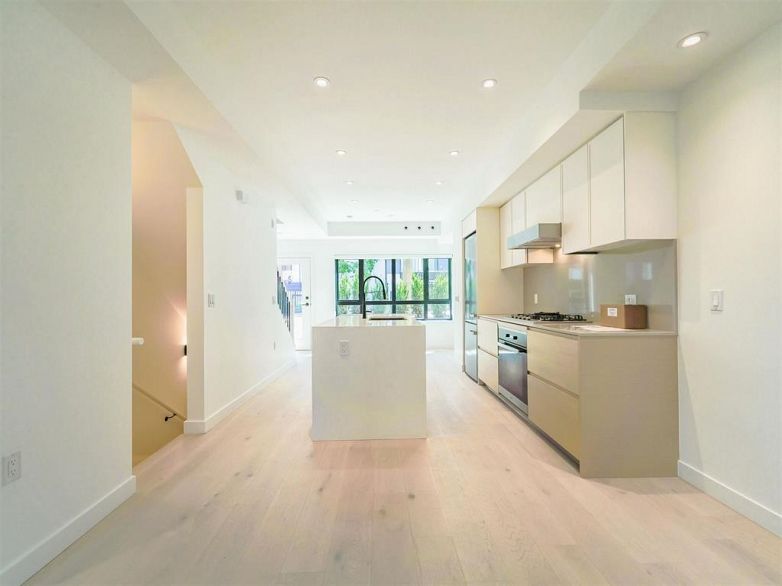 51 550 W 28th Avenue