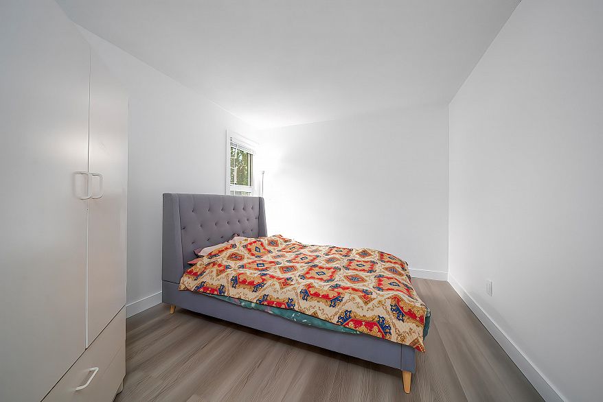 3 488 Jackson Avenue