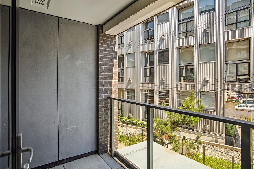 401 210 E 5th Avenue