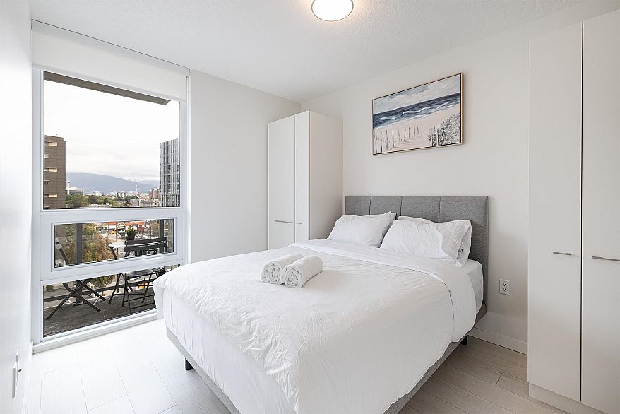 606 180 E 2nd Avenue