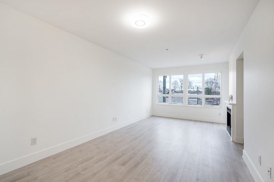 303 3423 E Hastings Street