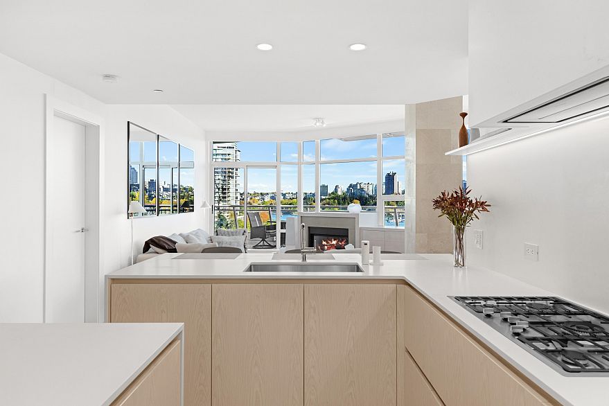 701 628 Kinghorne Mews