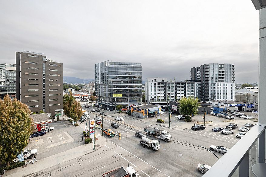 606 180 E 2nd Avenue