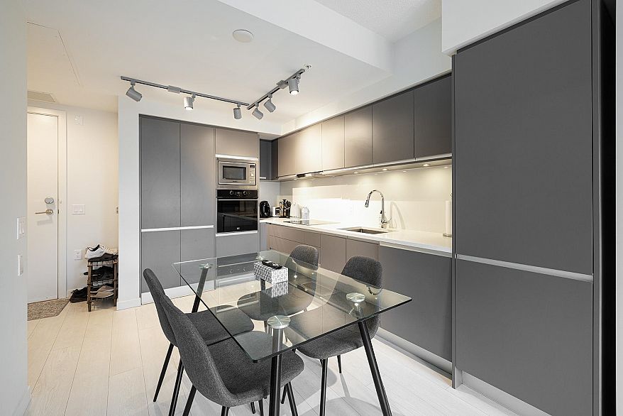 606 180 E 2nd Avenue