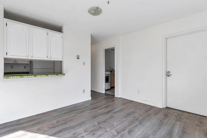 201 845 Chilco Street