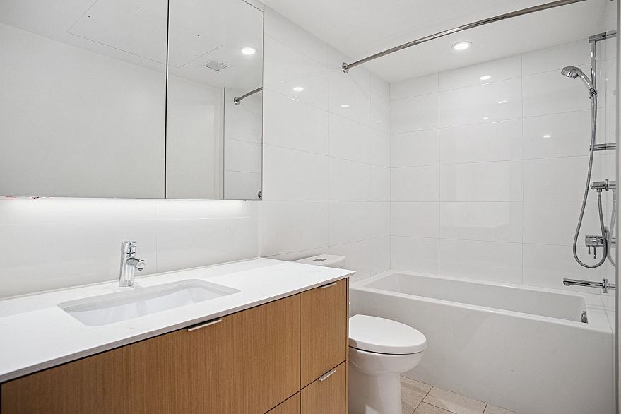 401 210 E 5th Avenue