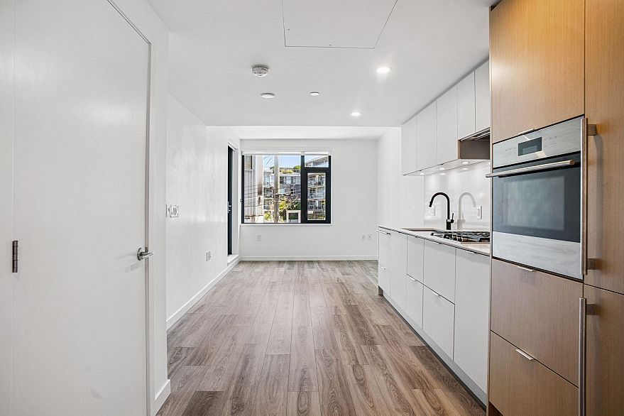 401 210 E 5th Avenue