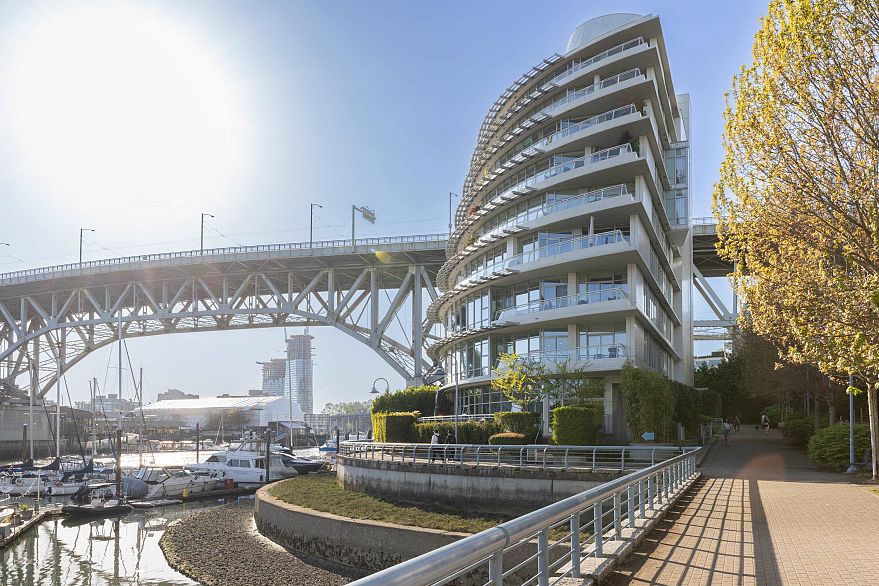 701 628 Kinghorne Mews