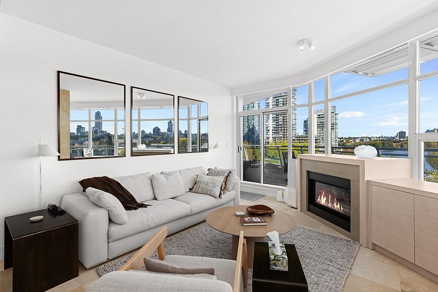 701 628 Kinghorne Mews