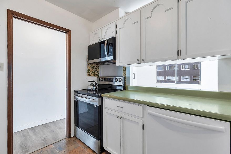 201 845 Chilco Street